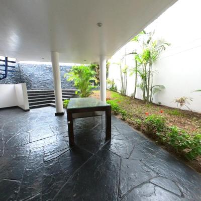 ALQUILER DE LINDA CASA DE 3 PISOS EN PIMENTEL